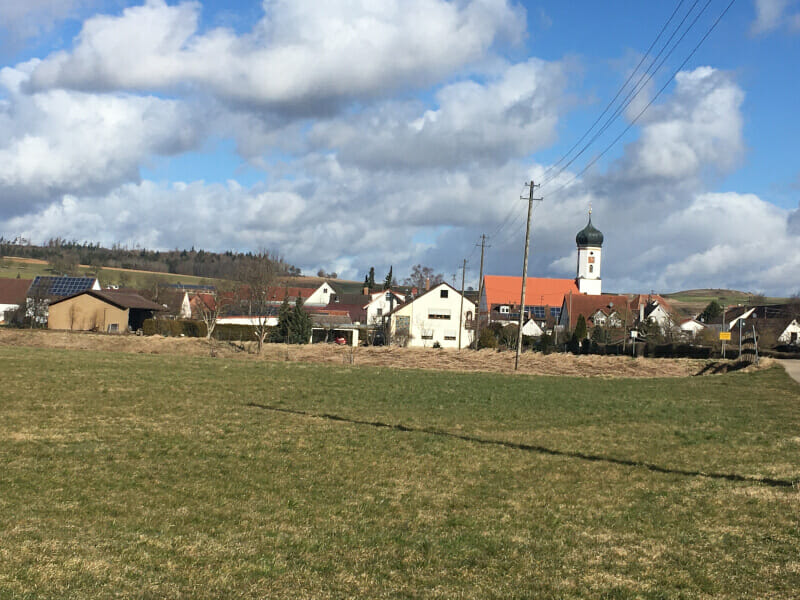 Utzmemmingen hinter Nähermemmingen - der erste Ort am Schwäbische-Alb-Radweg in Baden-Württemberg.