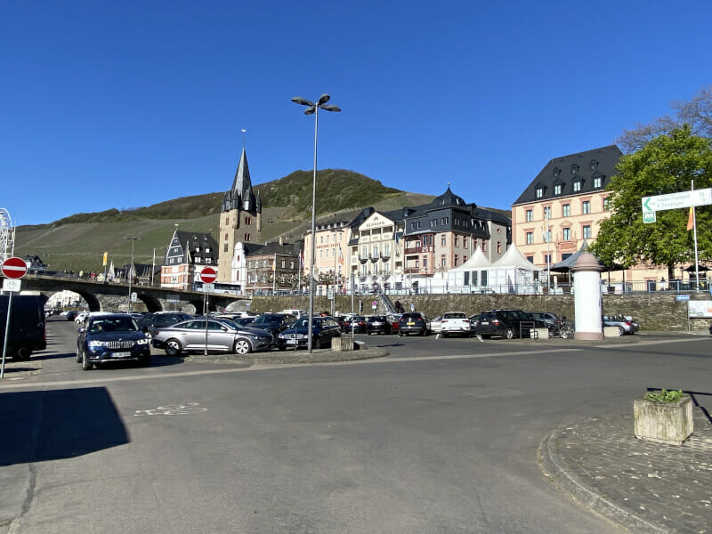 Bernkastel-Kues - Blick auf die Stadt - Moselradweg