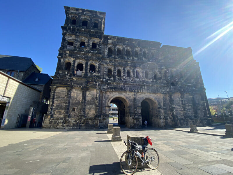 Porta Nigra - Gravelbike vor Moselradweg.