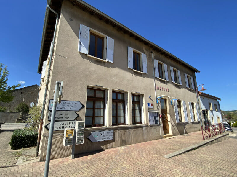Rathaus (Mairie) von Malling am Moselradweg