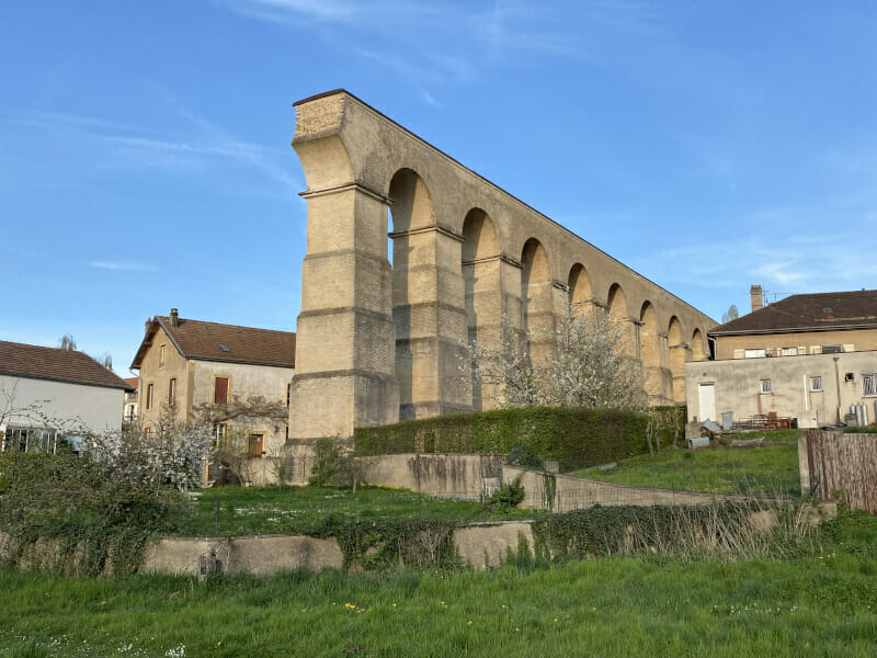 Römischer Aquädukt in Jouy aux Arches am Moselradweg.