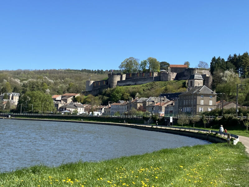 Sierck-le-Bains an der Mosel mit Burg - Moselradweg in Frankreich