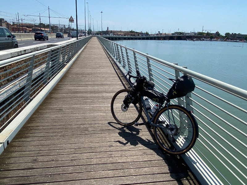 Mit dem Gravelbike in Venedig auf der Brücke - München-Venedig-Radweg 2023